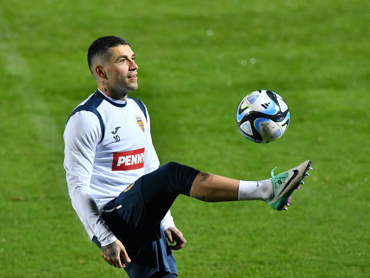 Calificarea la Euro, „confiscată” pentru campania electorală!?  Cine a apărut în cantonamentul României cu geacă „tricoloră”