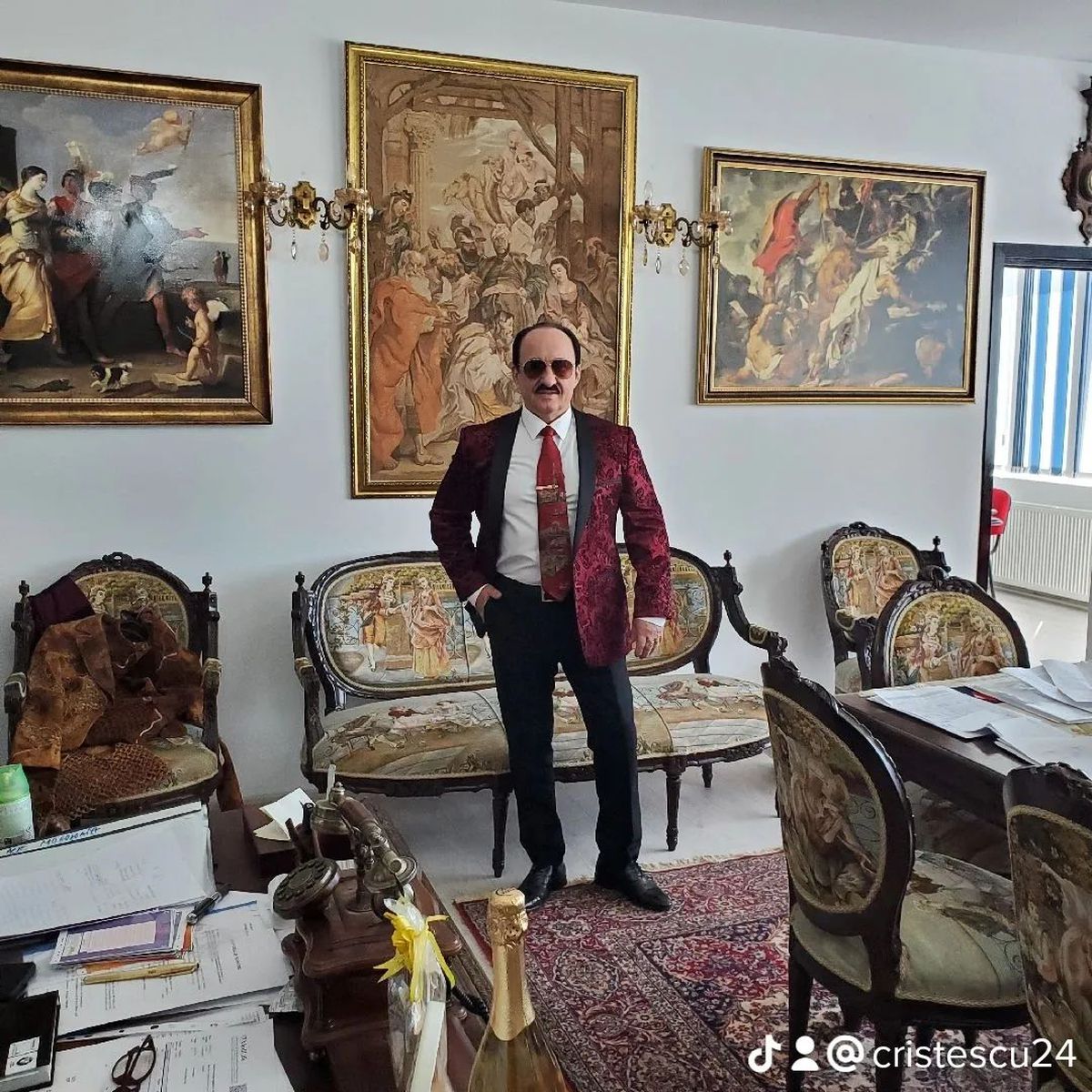 Transformarea radicală a unui fost patron din Liga 1! Și-a pus implant de păr, dar nu a renunțat la mustață