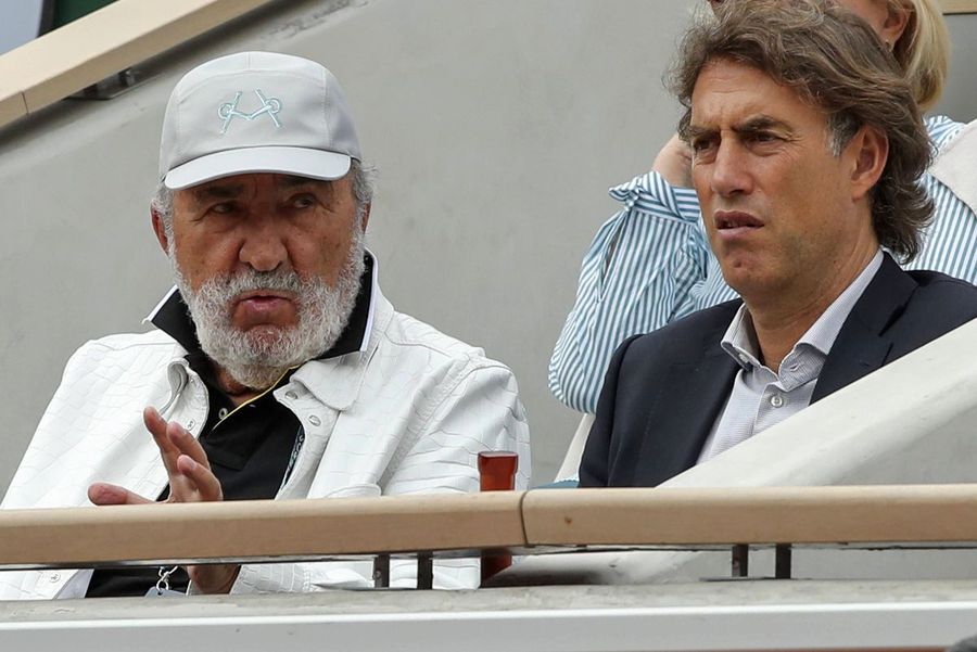 Ion Țiriac și mâna sa dreaptă, spaniolul Gerard Tsobanian / Sursă foto: Imago Images „Hai să-i dăm un wild-card, o să devină cel mai mare jucător din lume” » Povestea memorabilă a turneului jucat de adolescentul Novak Djokovic la București. Dezvăluiri după 20 de ani