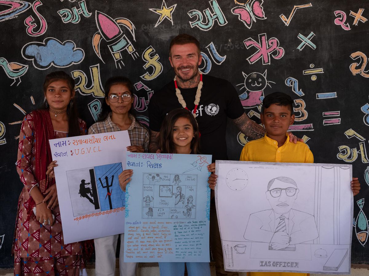 David Beckham, în mijlocul copiilor din India » Acesta promovează egalitatea de gen: „Sportul distruge stereotipurile”