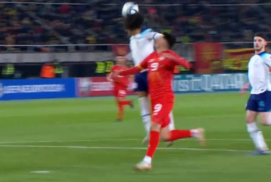 Duelul dintre Lewis și Miovski Lui Lineker și Carragher nu le-a venit să creadă ce s-a întâmplat în meciul Angliei: „Mizerabil, i-a pătat debutul!”
