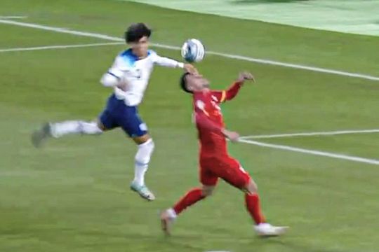 Duelul dintre Rico Lewis și Miovski