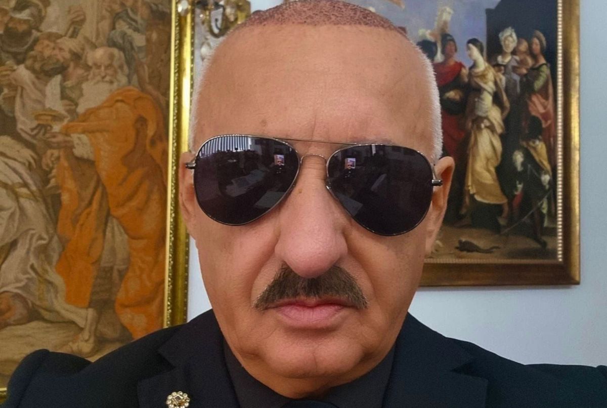 Transformarea radicală a unui fost patron din Liga 1! Și-a pus implant de păr, dar nu a renunțat la mustață