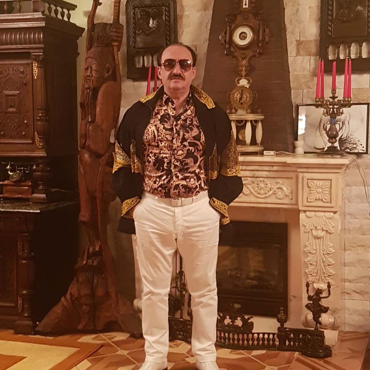 Transformarea radicală a unui fost patron din Liga 1! Și-a pus implant de păr, dar nu a renunțat la mustață