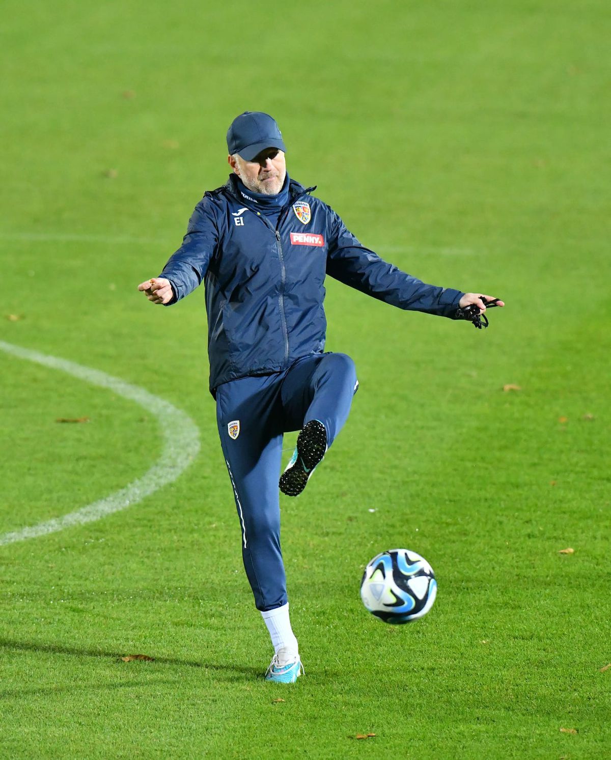 Cineva să-l trezească! Premierul Ciolacu, gafă de proporții în cantonamentul naționalei: „La 5 ani după Revoluție, n-am mai avut fotbal”