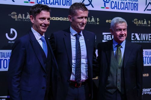 Gianluca Rocchi (stânga) și Daniele Orsato (centru), la Gala Oscar-urilor fotbalului italian din 2023 / Foto: Imago