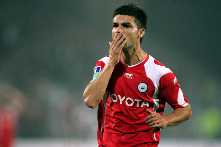 Florin Bratu (aici în tricoul lui Valenciennes) are 3 goluri și un assist în 35 de meciuri de Ligue 1, foto: Imago Images Florin Bratu dezvăluie un episod dur, după 20 de ani: „Asta mi-a spus căpitanul din Franța! Am aruncat cu ghetele după ei, cu sticlele”