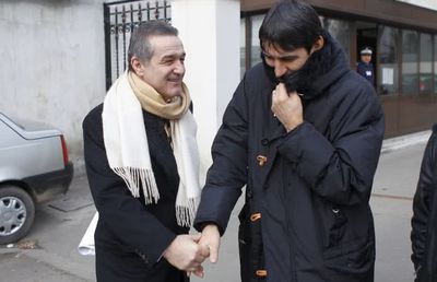 FCSB - CRAIOVA // Pițurcă îl ia în râs pe Becali: „Gigi stă mereu pe bancă, chiar dacă voi nu-l vedeți” + Nici Vintilă n-a scăpat