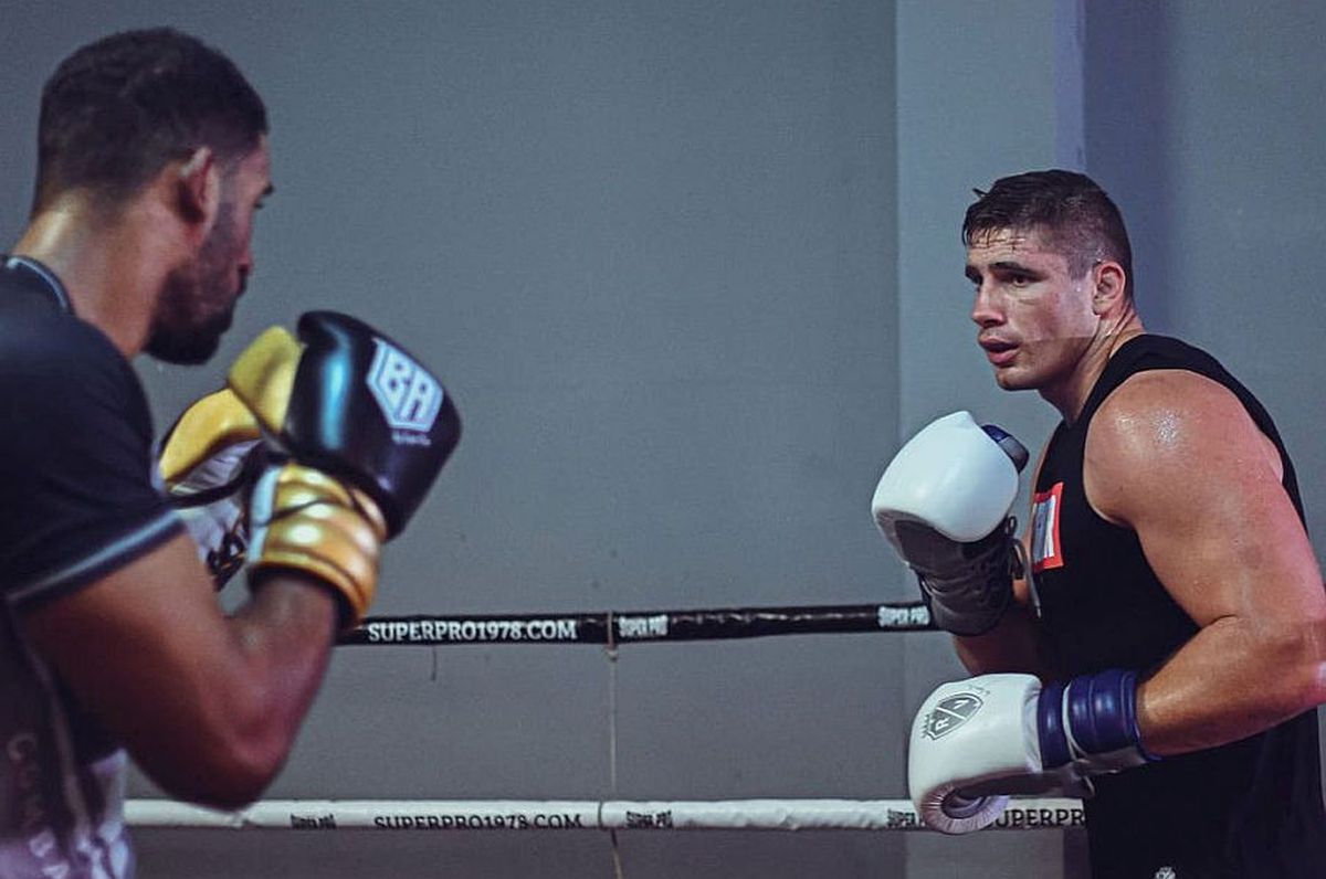 FABULOS! Cine l-a ajutat pe Benny Adegbuyi să-l bată Badr Hari + mesajul primit înainte de luptă