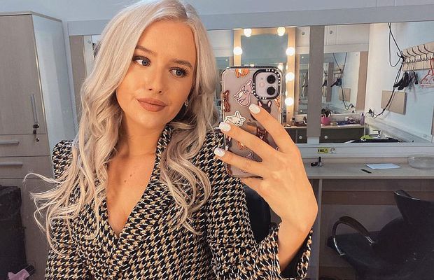 FOTO Anita Van Belzen, apariții spectaculoase la TV! Frumoasa blondă prezintă știrile la Look Sport