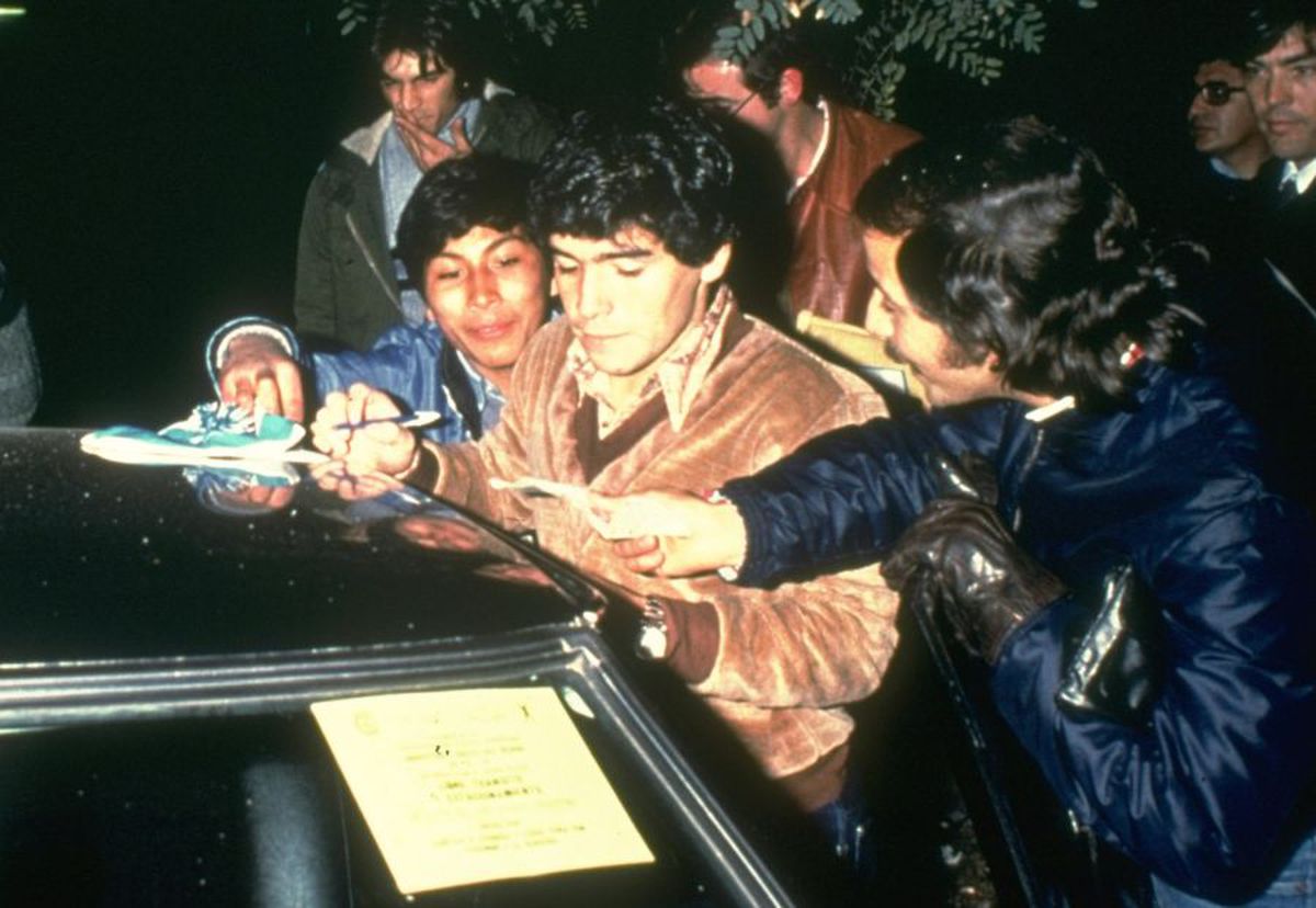 O poveste savuroasă cu Maradona și o limuzină de 15 metri la meciul de retragere al lui Platini: „Unde e? Mi-ai distrus sărbătoarea!"