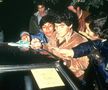 Diego Maradona, semnând autografe pentru fani, foto: Guliver/gettyimages