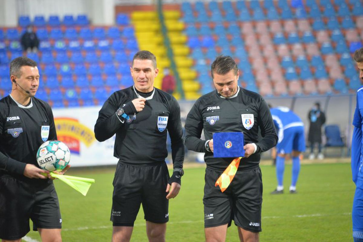 Istvan Kovacs l-a enervat pe Marius Croitoru, în Botoșani - Voluntari: „Al patrulea arbitru se aude clar cum îi spune”