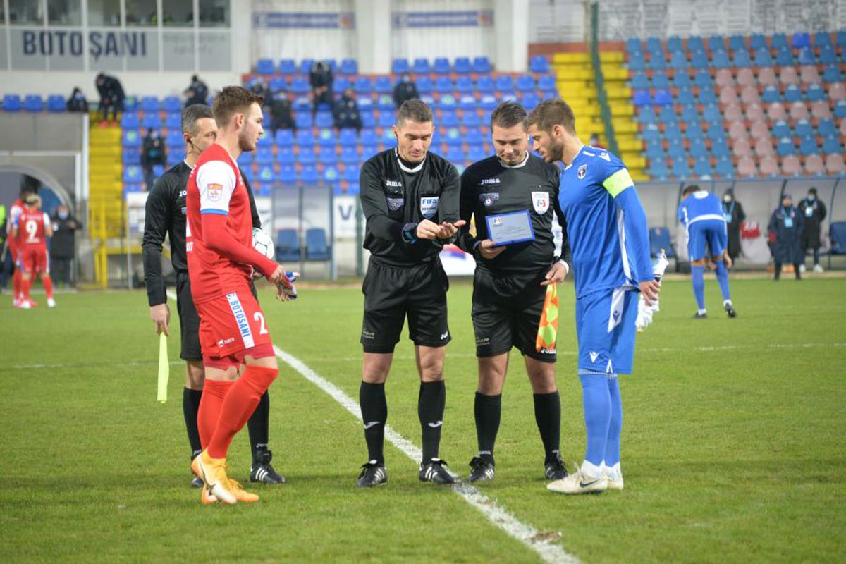 Istvan Kovacs l-a enervat pe Marius Croitoru, în Botoșani - Voluntari: „Al patrulea arbitru se aude clar cum îi spune”