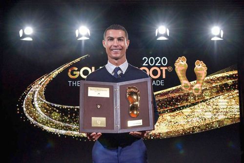 Cristiano Ronaldo a primit trofeul Golden Foot 2020 // foto: Instagram @ cristiano
