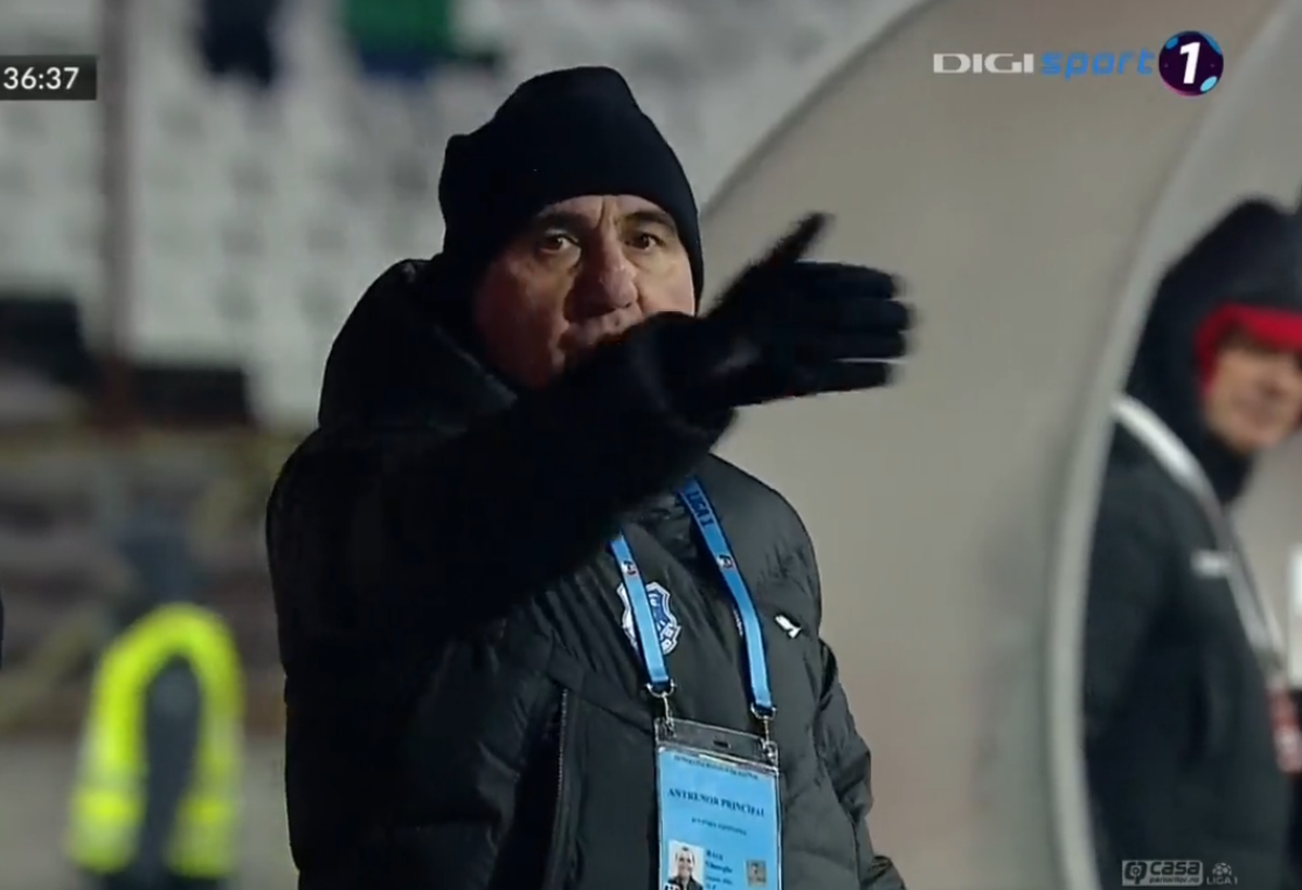 Dinamo - Farul. Hagi a certat un cameraman în timpul meciului