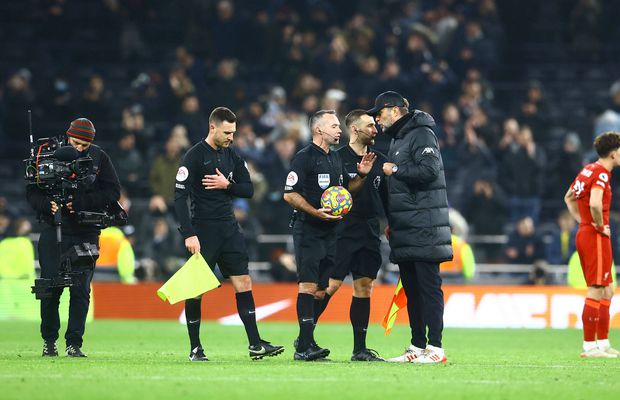 Scandal în Premier! Klopp, furios la final, a urlat la „central”: „Tu ești singurul arbitru cu care am o problemă!”. Contraatacul lui Conte