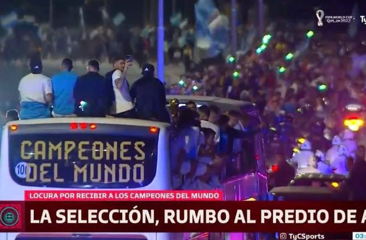 „Cât? Cât?” » Messi a dansat cu cecul uriaș adus în vestiar! Suma totală încasată de Argentina după Mondial
