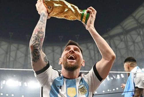 Lionel Messi cu trofeul Cupei Mondiale, cea mai apreciată fotografie din istoria rețelelor de socializare