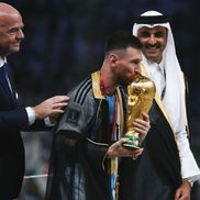 Leo Messi și trofeul Cupei Mondiale