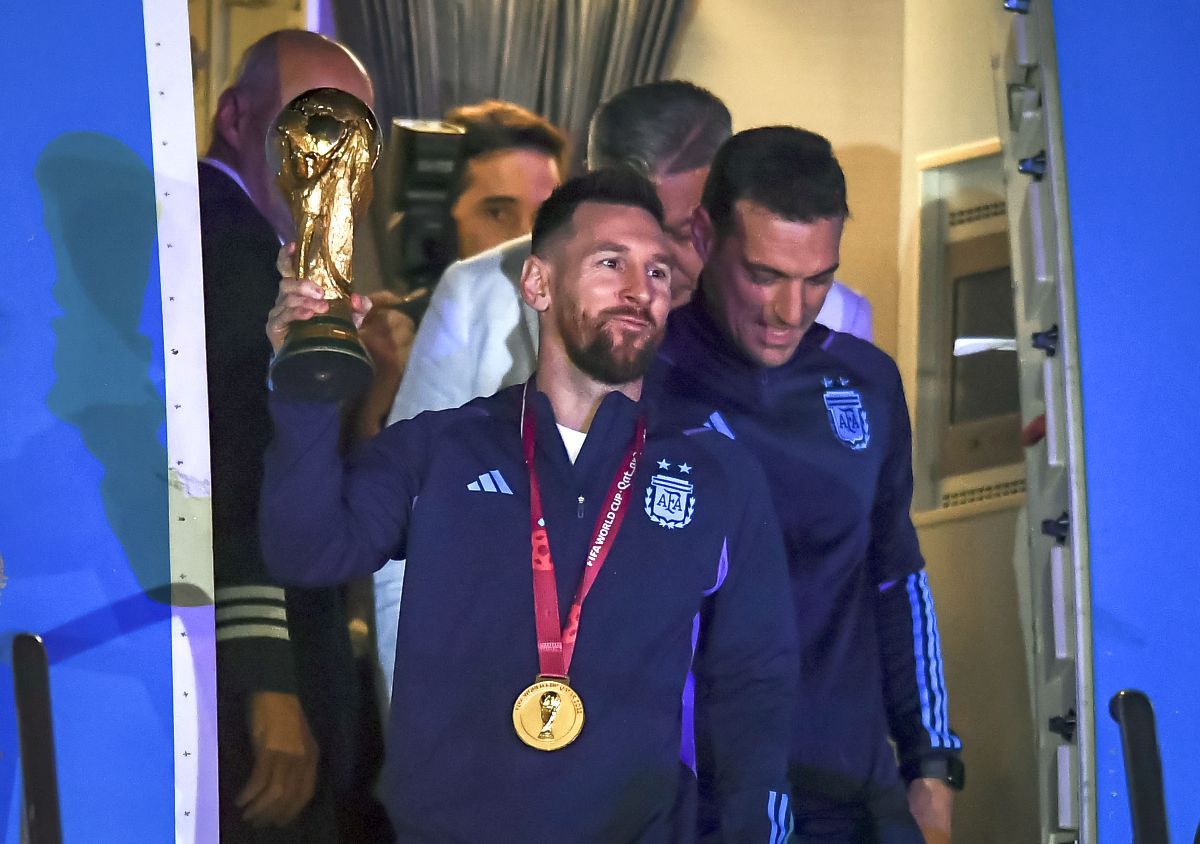 „Dibu” Martinez, protagonist și în timpul paradei de la Buenos Aires » Și-a bătut joc de Mbappe