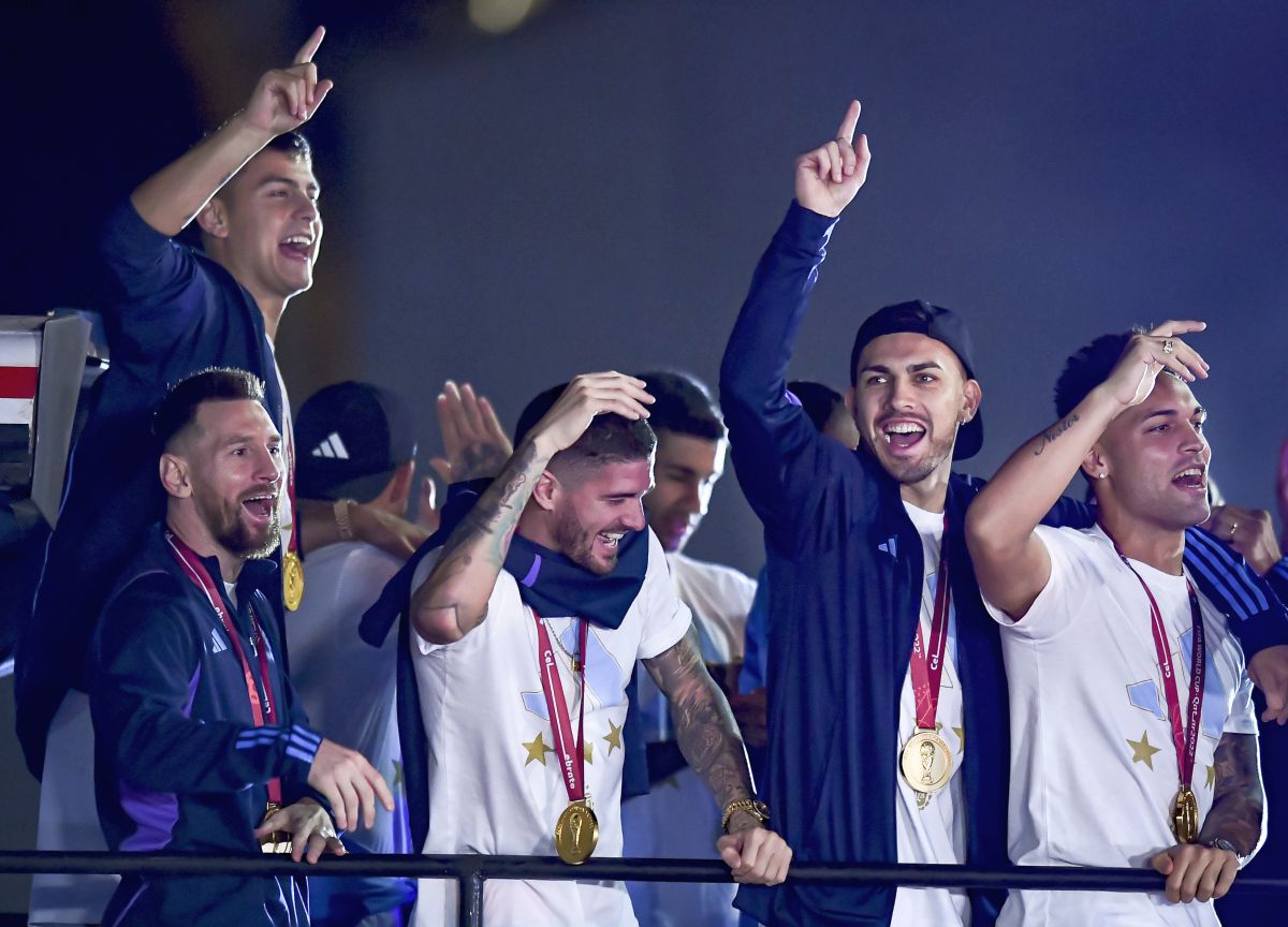 „Dibu” Martinez, protagonist și în timpul paradei de la Buenos Aires » Și-a bătut joc de Mbappe