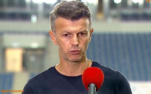 Ovidiu Burcă (42 de ani), antrenorul lui Dinamo, consideră că CSA Steaua n-ar fi trebuit să aibă drept de participare în play-off-ul din Liga 2, întrucât „militarii” oricum nu pot promova.