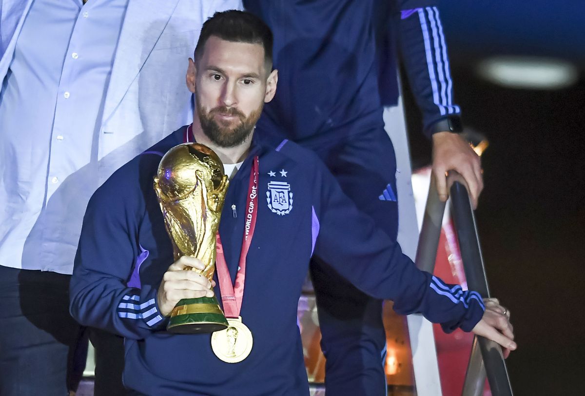 Starurile Argentinei, la un pas de accident » 5 campioni în frunte cu Messi s-au urcat pe autocar și au fost aproape să fie răniți