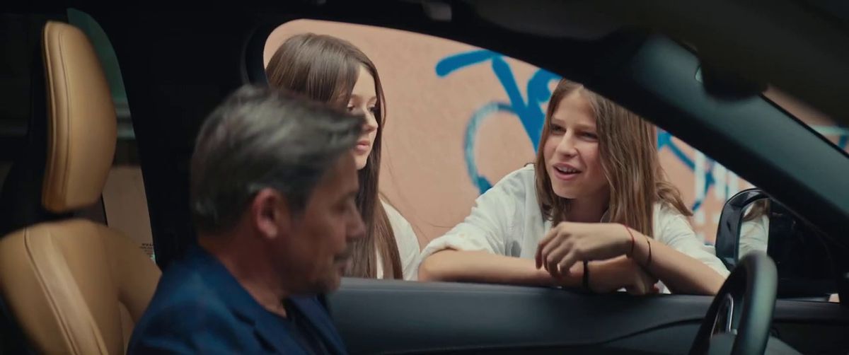 Anamaria Prodan debutează în cinematografele din România » S-a lansat trailerul filmului „Complotul bonelor”, cu impresara în rolul principal