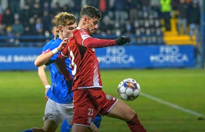 Farul înscrie, VAR-ul rescrie » Arbitrii au scos, corect!, 3 goluri din poarta Rapidului. Clasamentul