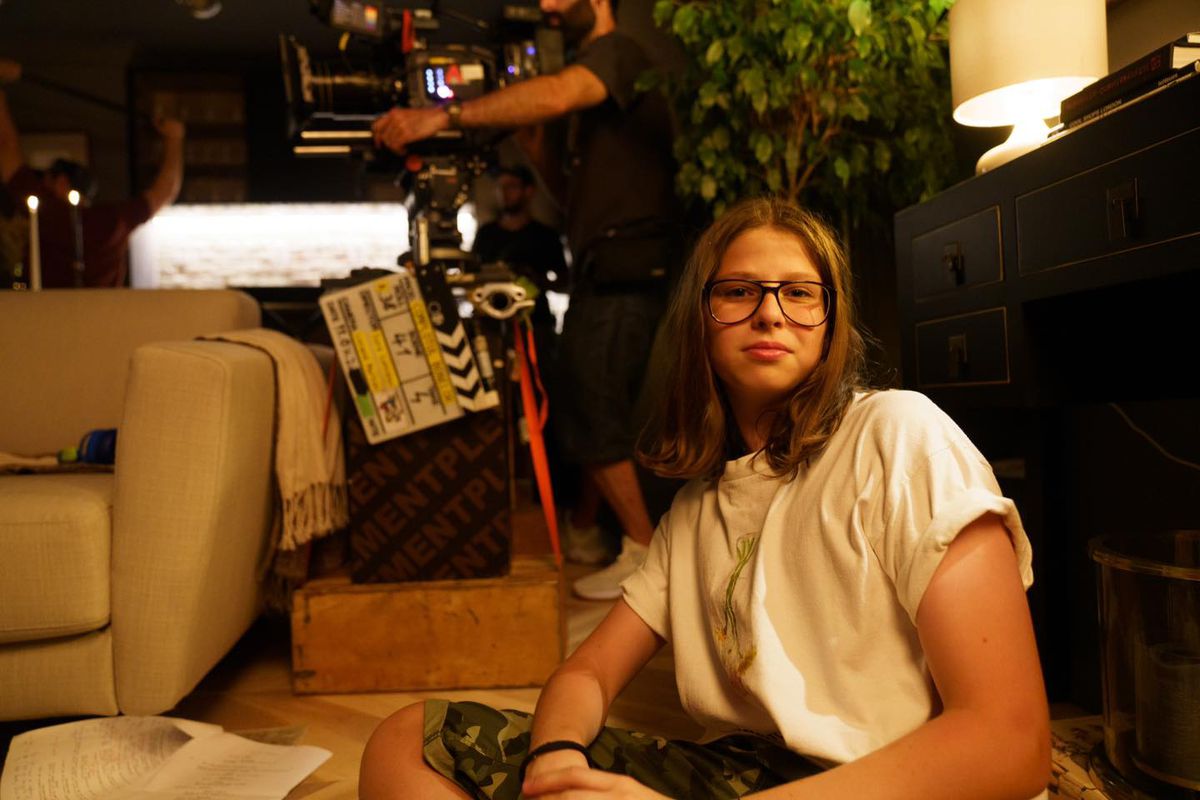 Anamaria Prodan debutează în cinematografele din România » S-a lansat trailerul filmului „Complotul bonelor”, cu impresara în rolul principal