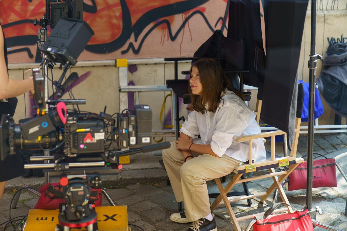 Anamaria Prodan debutează în cinematografele din România » S-a lansat trailerul filmului „Complotul bonelor”, cu impresara în rolul principal