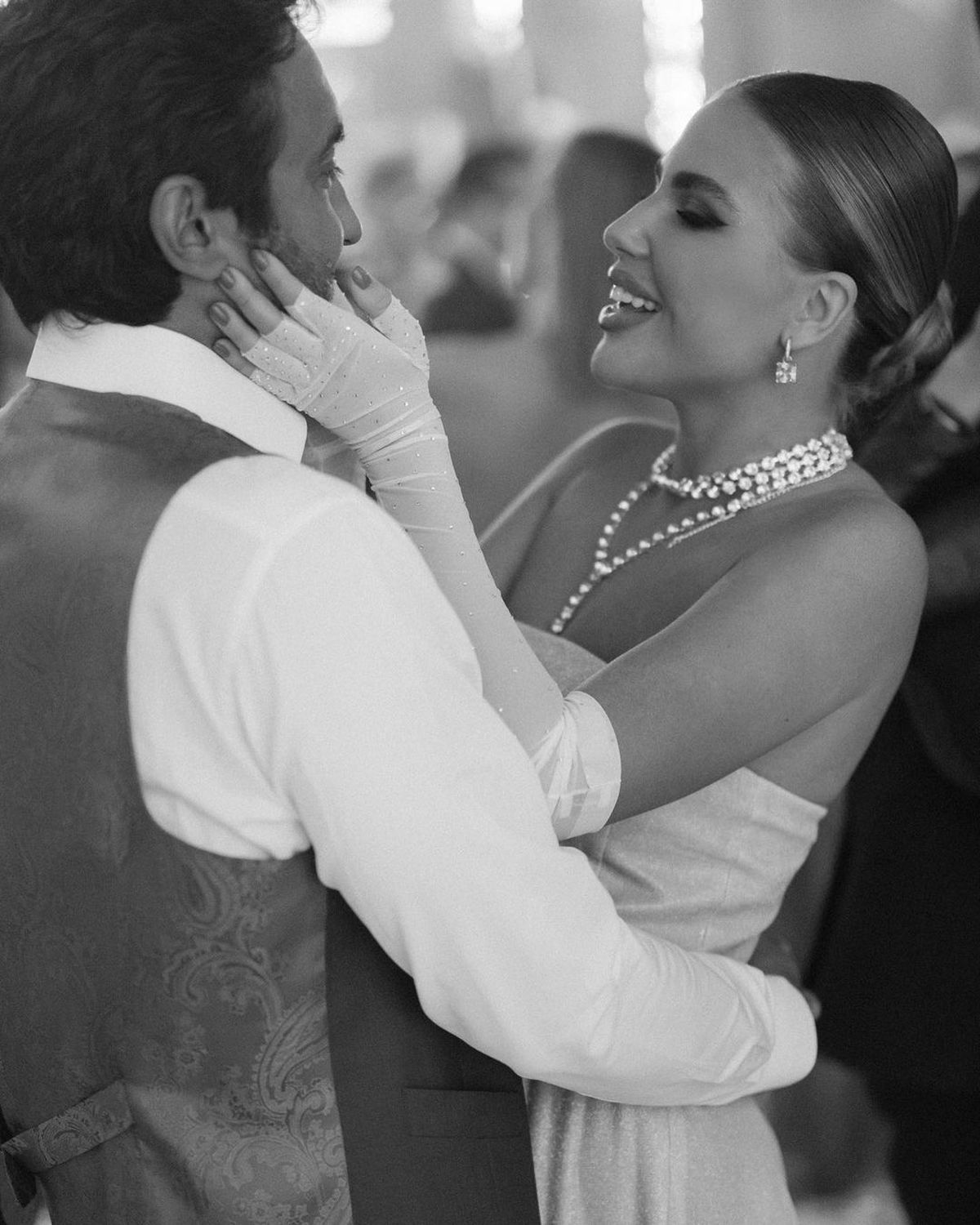 Hărțuită din cauza relației cu „fotbalistul de suflet” al lui Lucescu, Kati și-a găsit un nou iubit » Imagini incendiare postate în fiecare zi