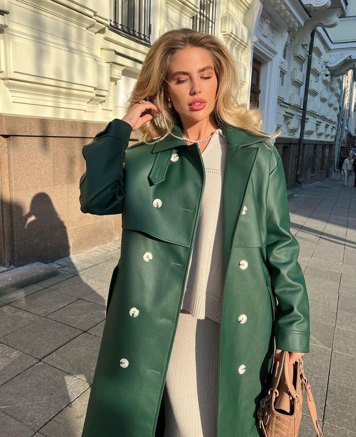 Hărțuită din cauza relației cu „fotbalistul de suflet” al lui Lucescu, Kati și-a găsit un nou iubit » Imagini incendiare postate în fiecare zi