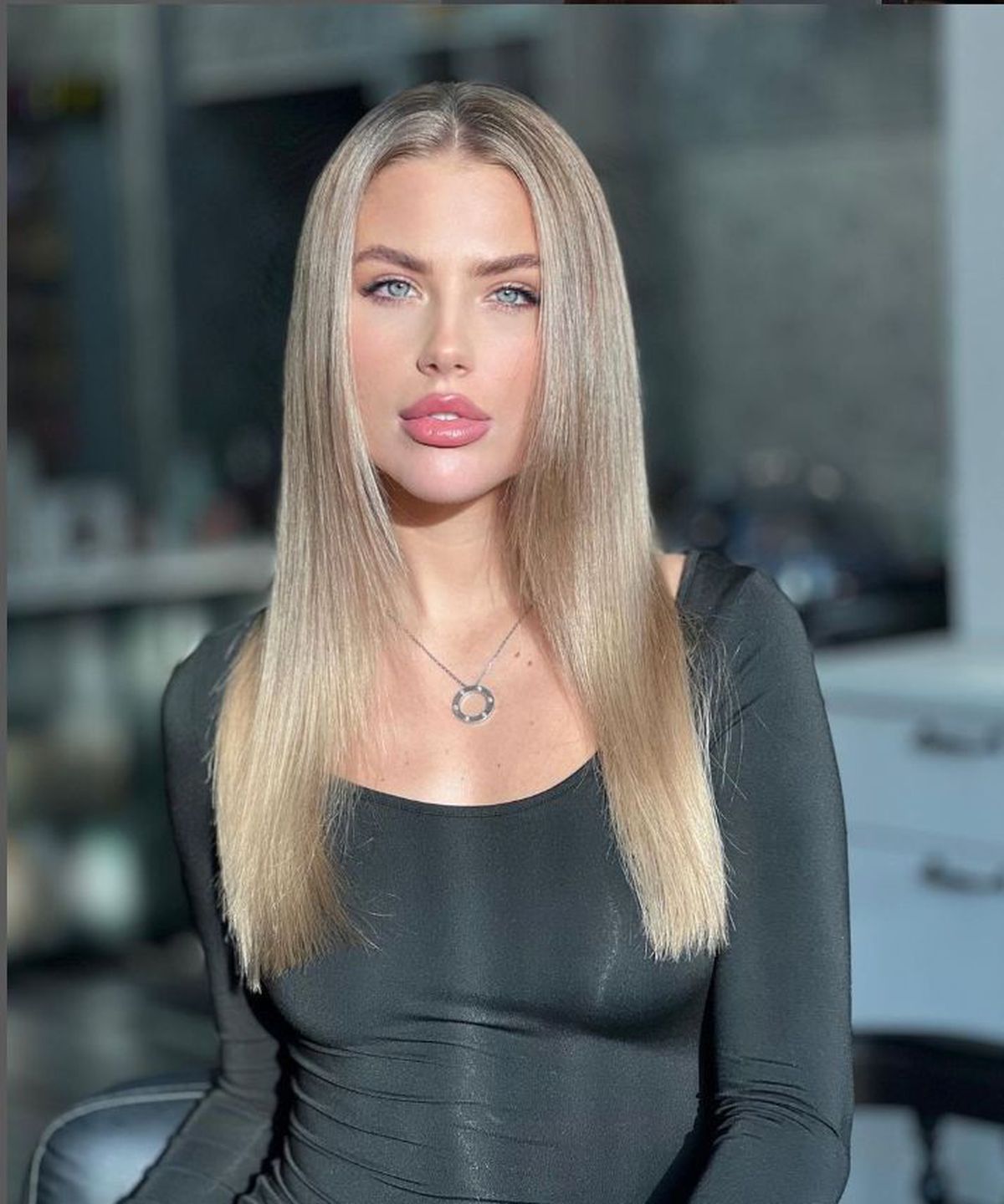 Hărțuită din cauza relației cu „fotbalistul de suflet” al lui Lucescu, Kati și-a găsit un nou iubit » Imagini incendiare postate în fiecare zi