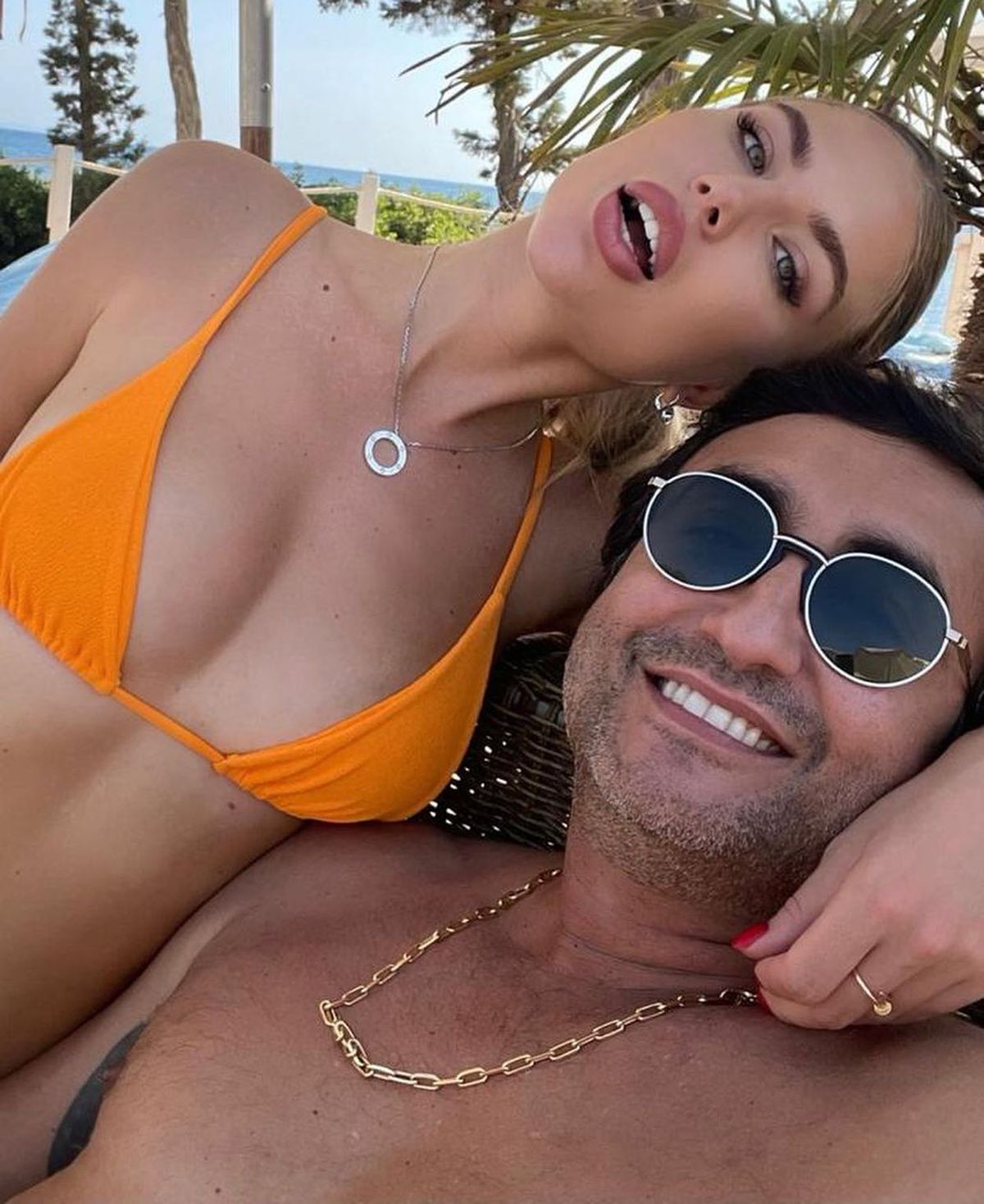 Hărțuită din cauza relației cu „fotbalistul de suflet” al lui Lucescu, Kati și-a găsit un nou iubit » Imagini incendiare postate în fiecare zi