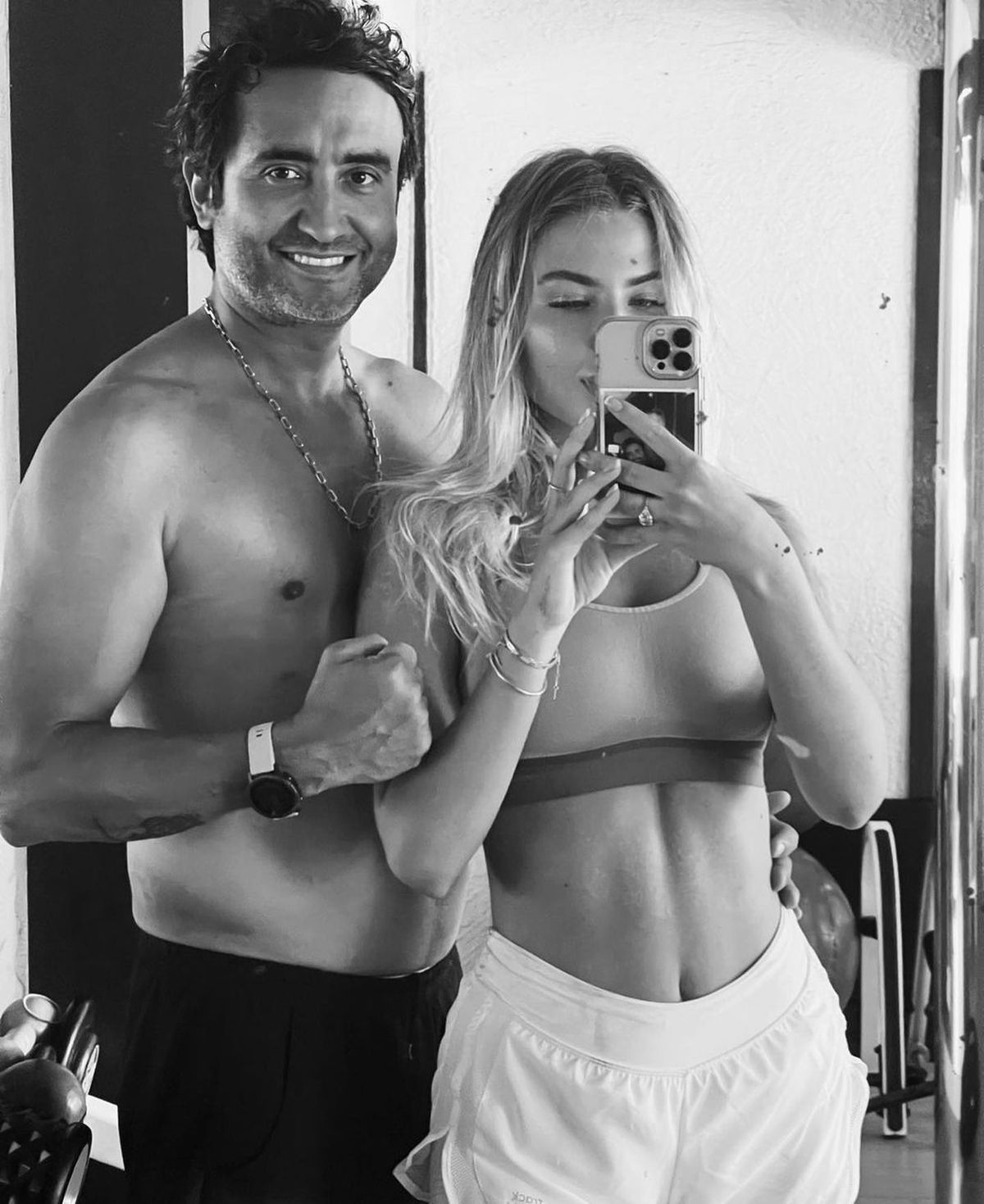 Hărțuită din cauza relației cu „fotbalistul de suflet” al lui Lucescu, Kati și-a găsit un nou iubit » Imagini incendiare postate în fiecare zi