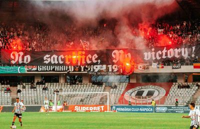 „Șepciile Roșii” îi acuză pe rivalii de la CFR de „o strategie grețoasă” înaintea derby-ului: „Lași, penibili, zero demnitate, zero caracter”