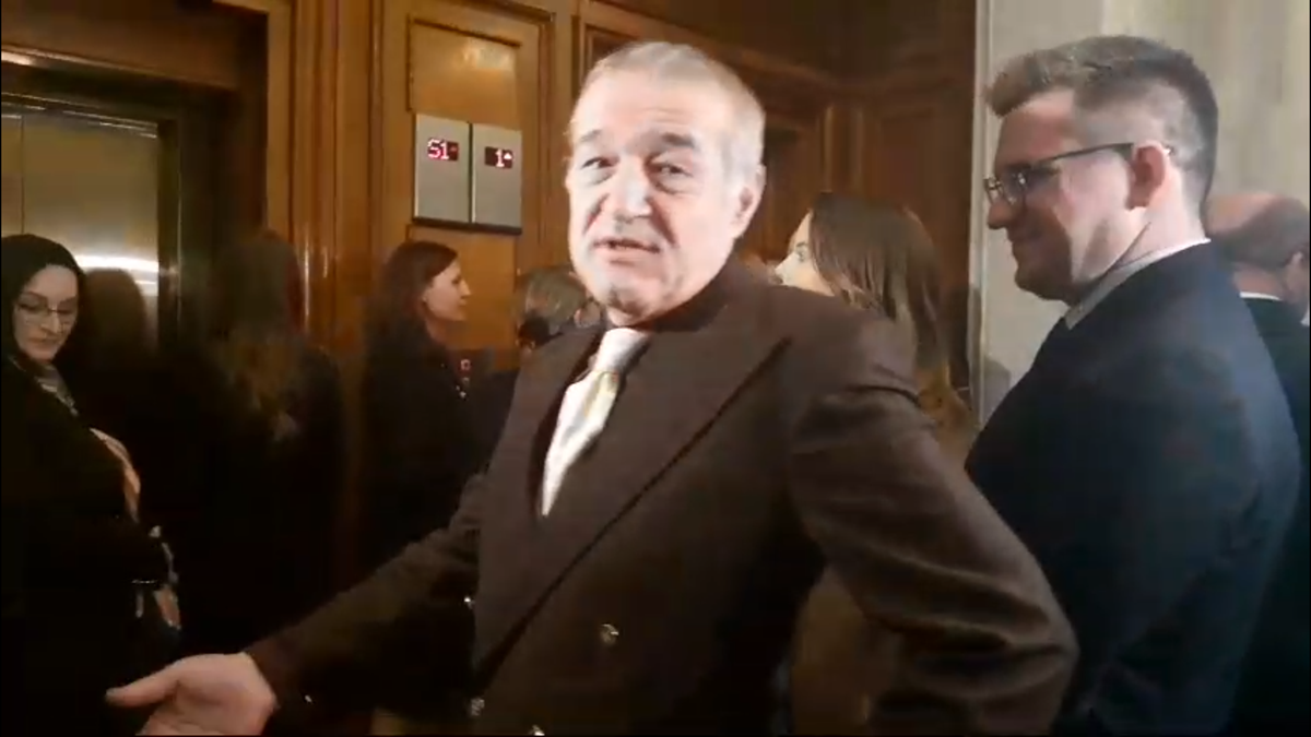 Gigi Becali a făcut circ în Parlamentul României » A smuls microfonul reporterului: „Nu ți-e rușine? Ești obraznic!”