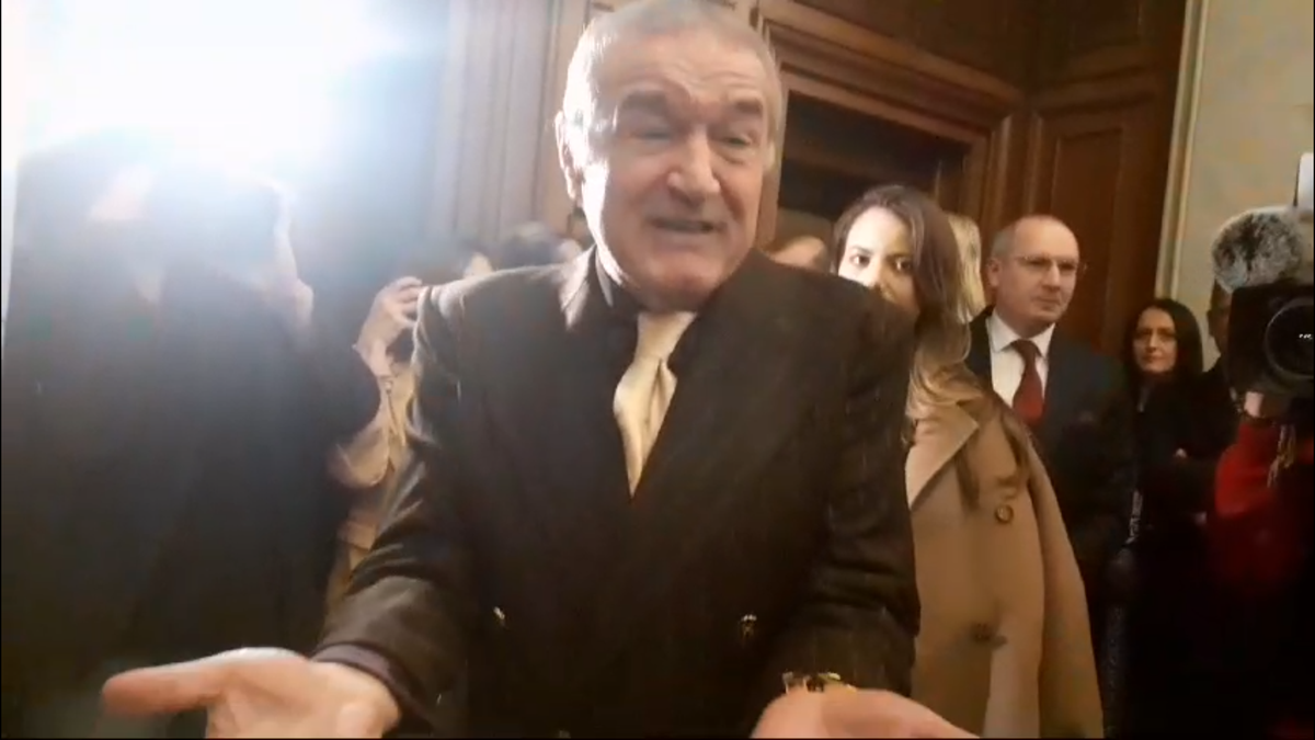 Gigi Becali a făcut circ în Parlamentul României » A smuls microfonul reporterului: „Nu ți-e rușine? Ești obraznic!”