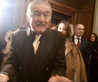 Gigi Becali a luat microfonul unui reporter în Parlamentul României, foto: captură video puterea.ro