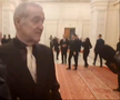 Gigi Becali a luat microfonul unui reporter în Parlamentul României, foto: captură video puterea.ro