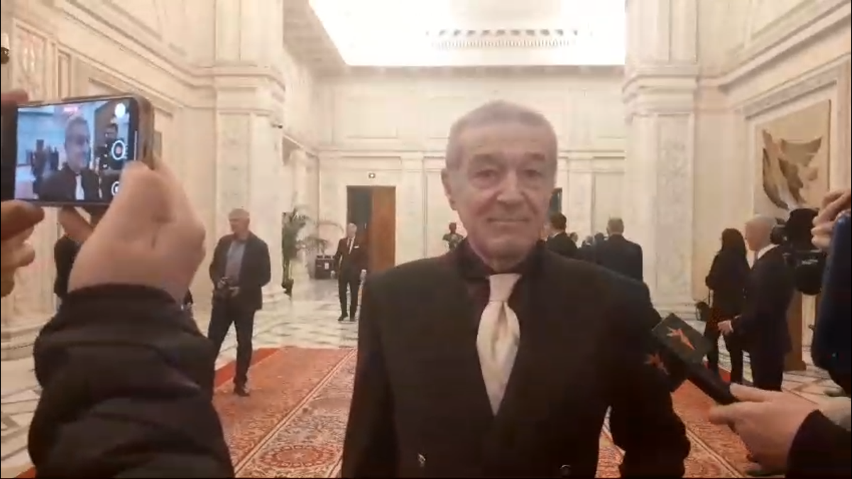 Gigi Becali a făcut circ în Parlamentul României » A smuls microfonul reporterului: „Nu ți-e rușine? Ești obraznic!”