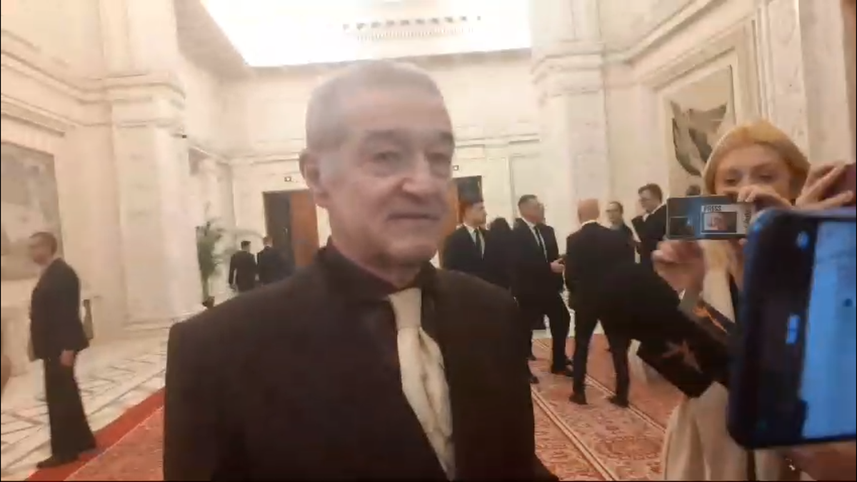 Gigi Becali a făcut circ în Parlamentul României » A smuls microfonul reporterului: „Nu ți-e rușine? Ești obraznic!”