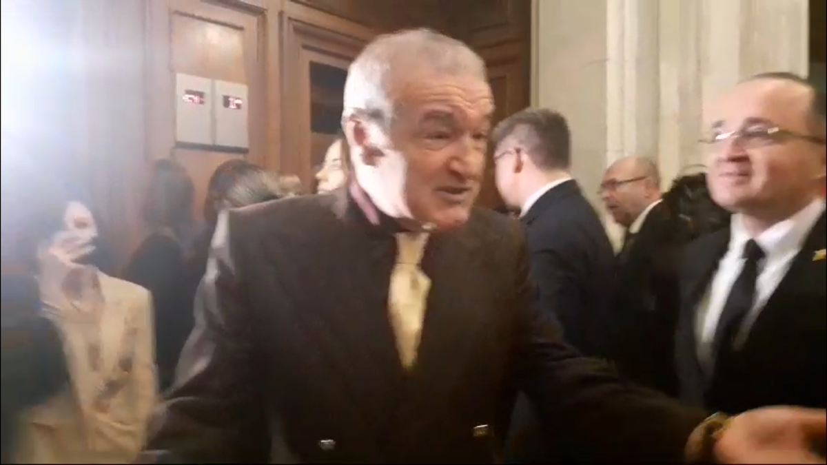 Gigi Becali a făcut circ în Parlamentul României » A smuls microfonul reporterului: „Nu ți-e rușine? Ești obraznic!”