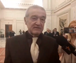 Gigi Becali a luat microfonul unui reporter în Parlamentul României, foto: captură video puterea.ro