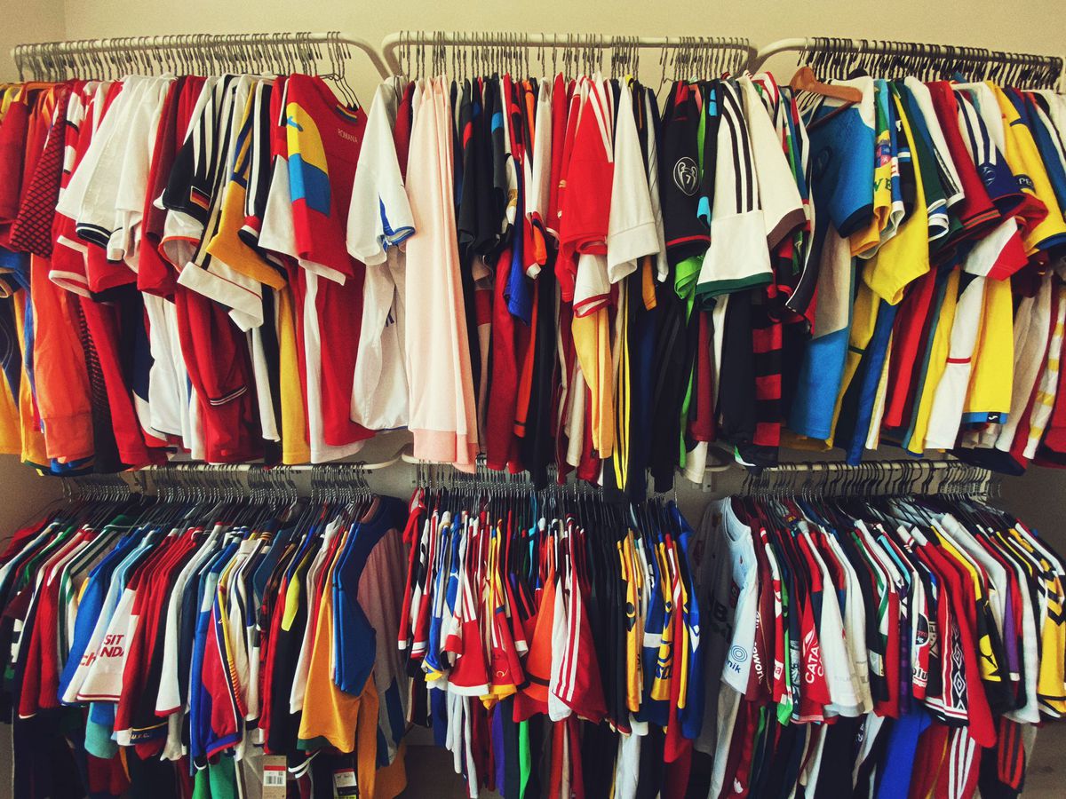 Povestea românului cu un vis grandios: „Vreau tricourile tuturor celor 211 naționale din lume!” » I-a întâlnit pe Man, Budescu și Marius Marin + S-a trezit brusc lângă Mourinho: „Se făcuse întuneric...”