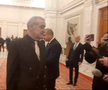 Gigi Becali a luat microfonul unui reporter în Parlamentul României, foto: captură video puterea.ro