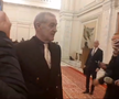 Gigi Becali a luat microfonul unui reporter în Parlamentul României, foto: captură video puterea.ro