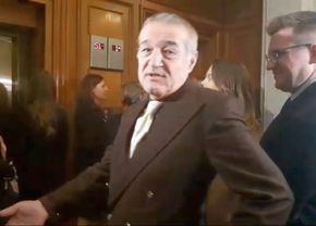 Gigi Becali a făcut circ în Parlamentul României. A smuls microfonul reporterului: „Nu ți-e rușine? Ești obraznic!”